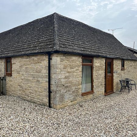 Tupenny Cottage, Old Mill Farm, Cotswold Water Park Cirencester Eksteriør bilde