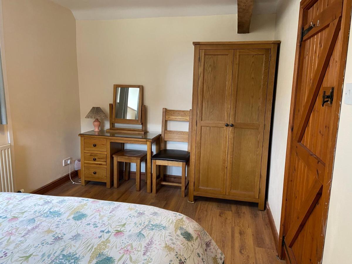 Tupenny Cottage, Old Mill Farm, Cotswold Water Park Cirencester Eksteriør bilde