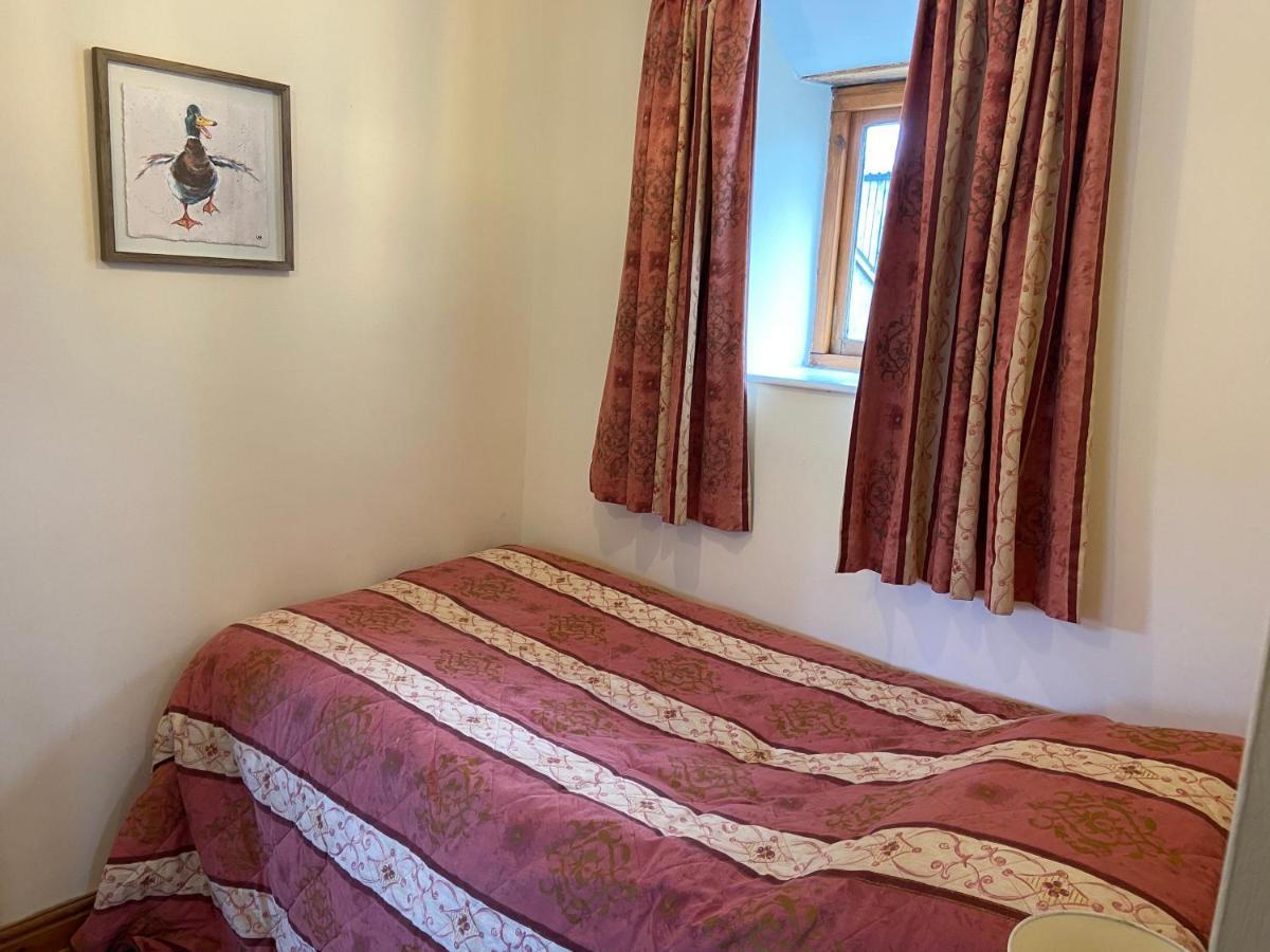 Tupenny Cottage, Old Mill Farm, Cotswold Water Park Cirencester Eksteriør bilde