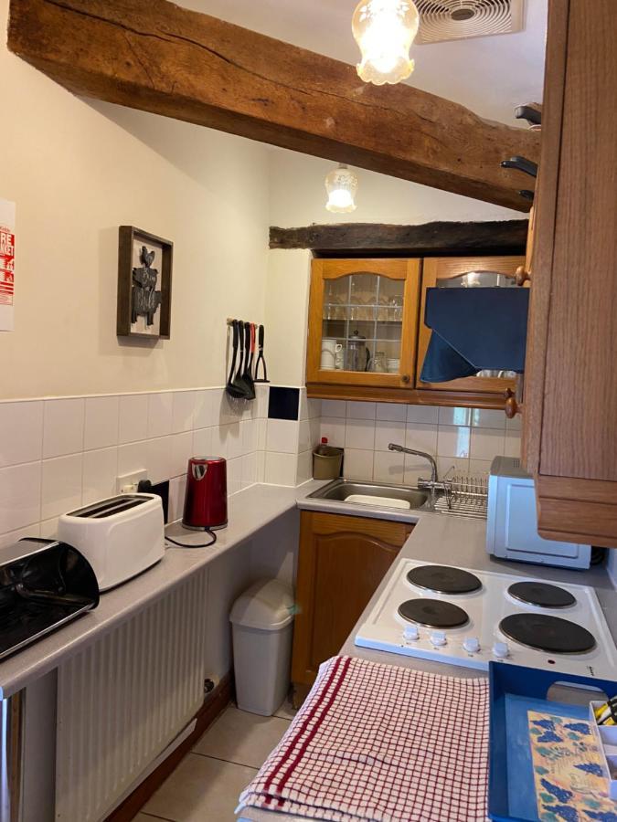 Tupenny Cottage, Old Mill Farm, Cotswold Water Park Cirencester Eksteriør bilde