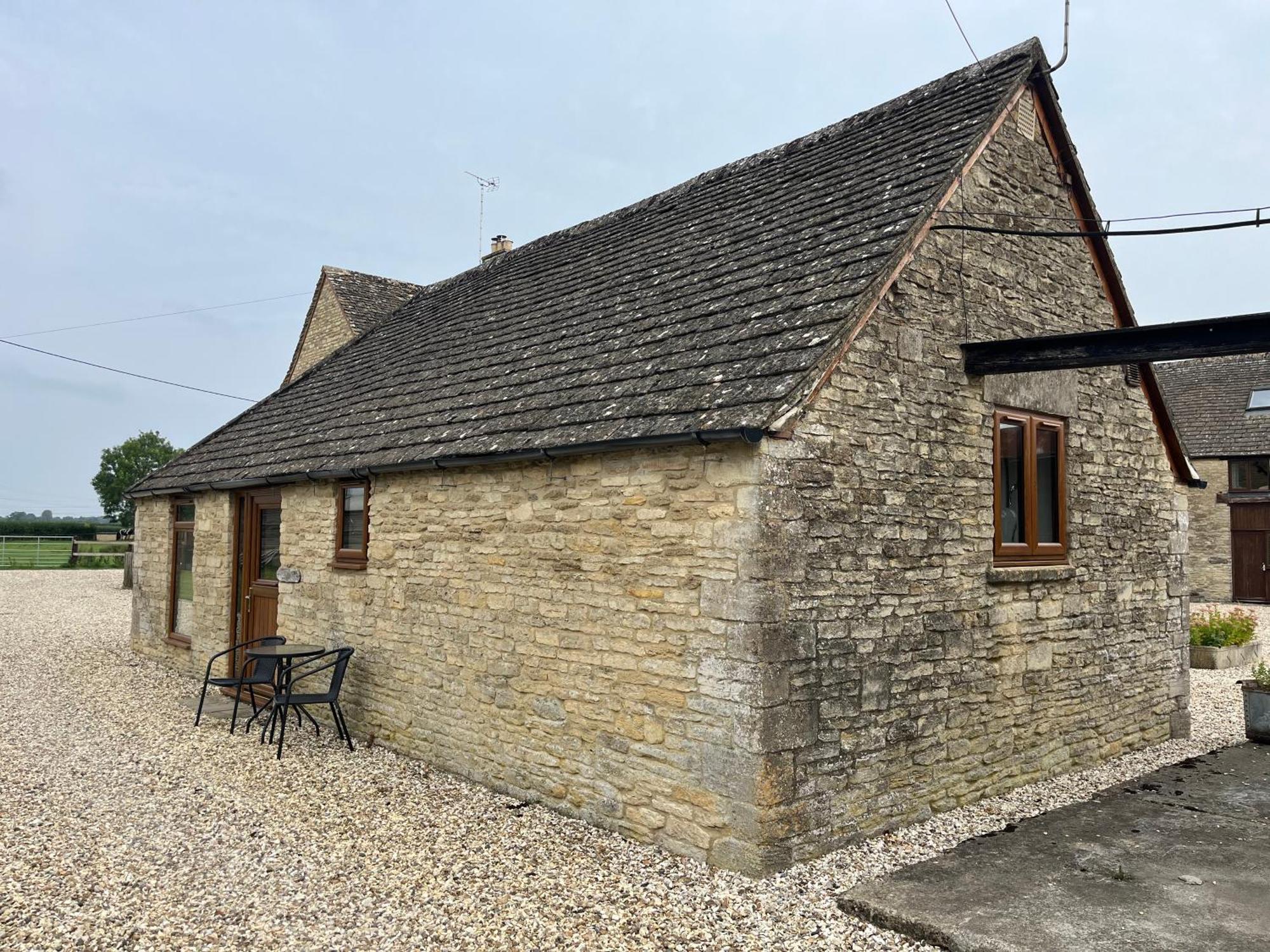 Tupenny Cottage, Old Mill Farm, Cotswold Water Park Cirencester Eksteriør bilde